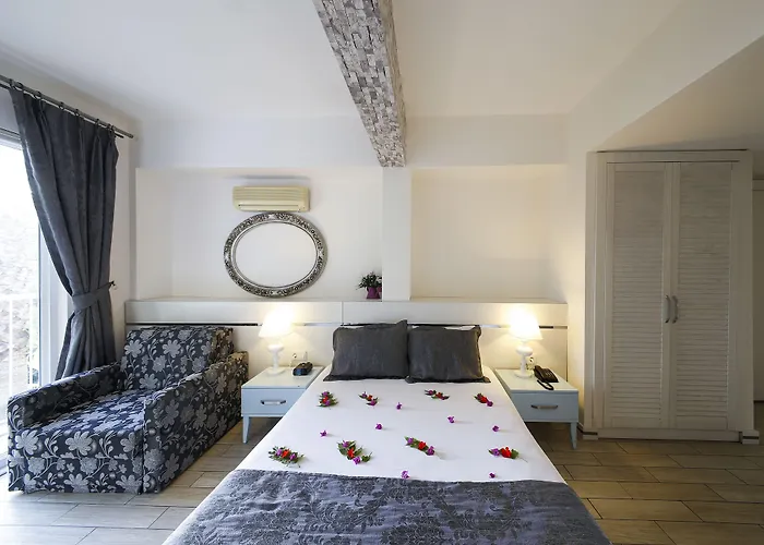 מלון Morina Deluxe 3*