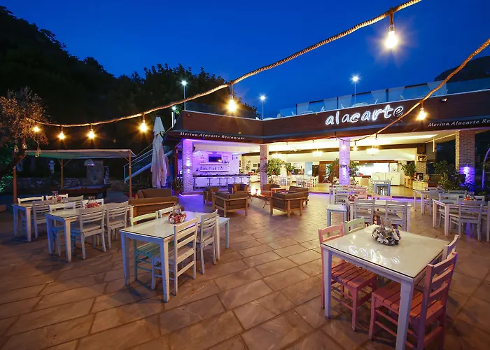 מלון Morina Deluxe 3*