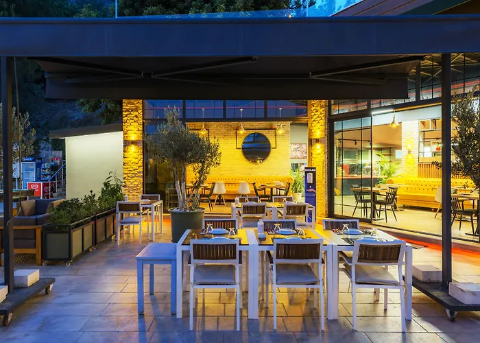מלון Morina Deluxe 3*