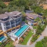 Morina Deluxe Hotel 3*